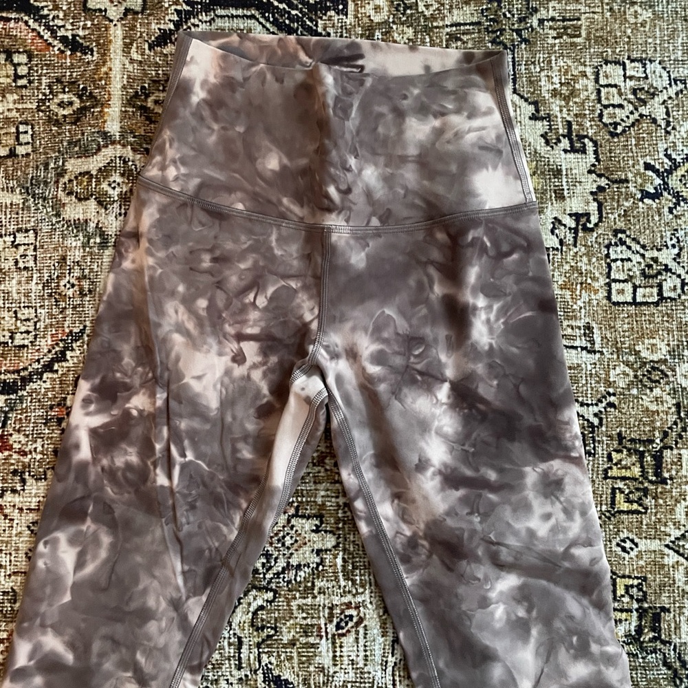 Lululemon Align High Rise 28" Size 4 - Lunar Rock Print - Gently Worn